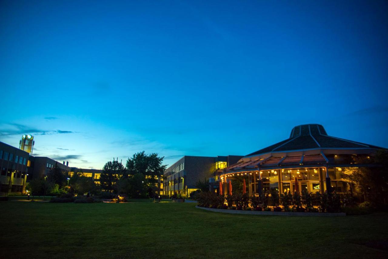 Residence & Conference Centre - Niagara-On-The-Lake Saint Catharines Bagian luar foto